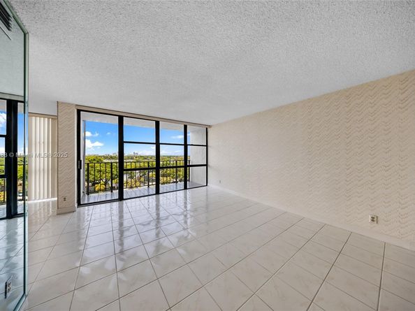 800 Parkview Dr 729, Hallandale Beach FL 33009