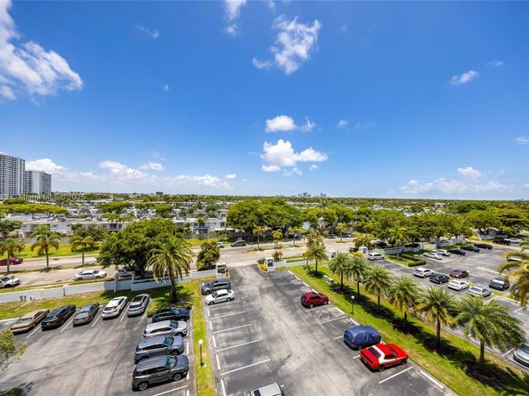 800 Parkview Dr 729, Hallandale Beach FL 33009