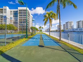 800 Parkview Dr 729, Hallandale Beach FL 33009