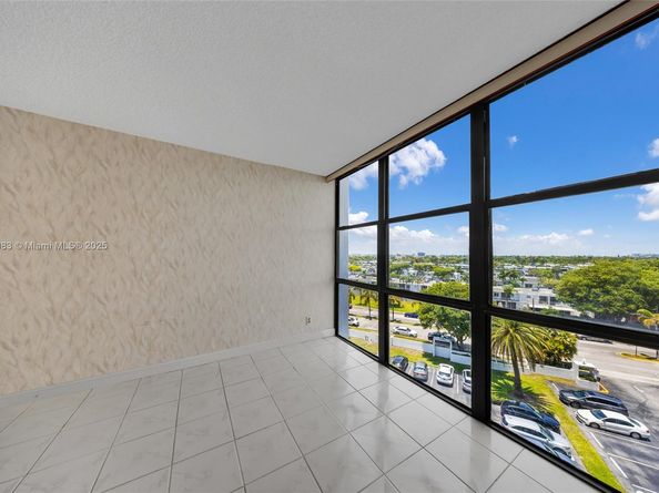 800 Parkview Dr 729, Hallandale Beach FL 33009