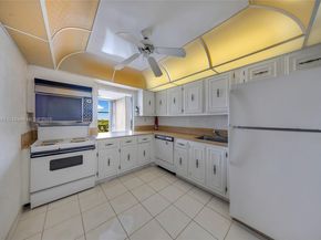 800 Parkview Dr 729, Hallandale Beach FL 33009