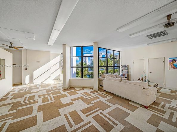 800 Parkview Dr 729, Hallandale Beach FL 33009