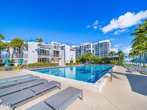 800 Parkview Dr 729, Hallandale Beach FL 33009