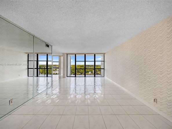 800 Parkview Dr 729, Hallandale Beach FL 33009