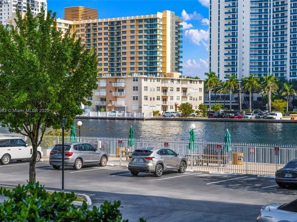 800 Parkview Dr 729, Hallandale Beach FL 33009