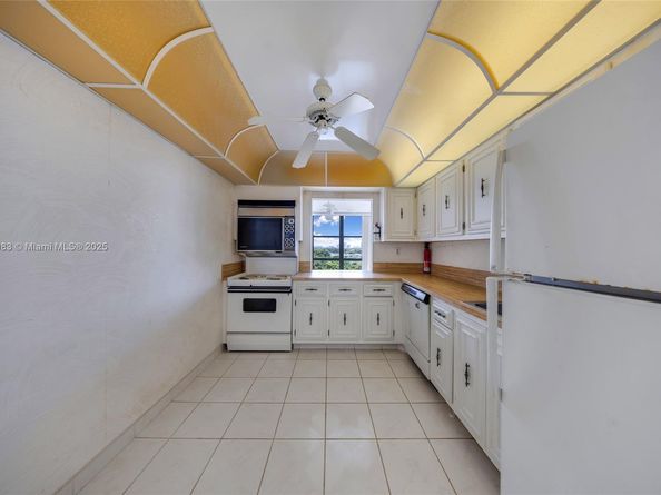 800 Parkview Dr 729, Hallandale Beach FL 33009