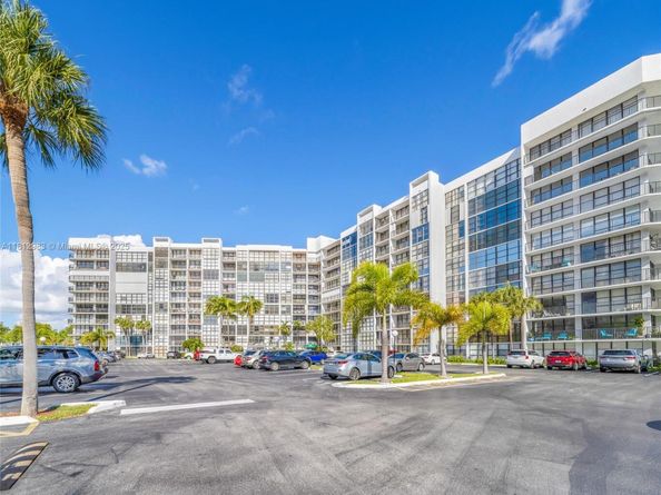 800 Parkview Dr 729, Hallandale Beach FL 33009