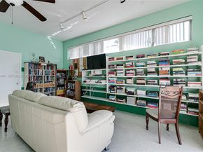 815 SW 10th Ter 3V, Hallandale Beach FL 33009