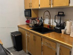 815 SW 10th Ter 3V, Hallandale Beach FL 33009