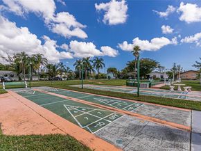 815 SW 10th Ter 3V, Hallandale Beach FL 33009