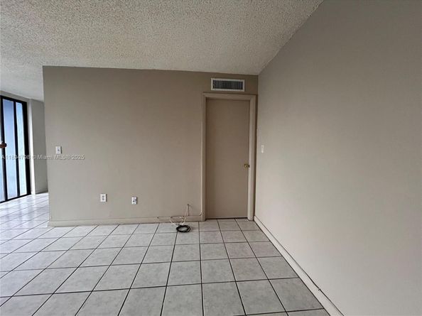 9460 Fontainebleau Blvd 421, Miami FL 33172
