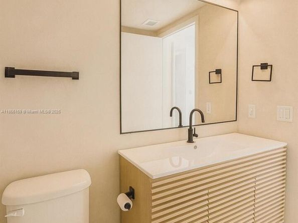 1861 NW S River Dr 2505, Miami FL 33125