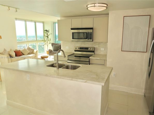 1861 NW S River Dr 2505, Miami FL 33125