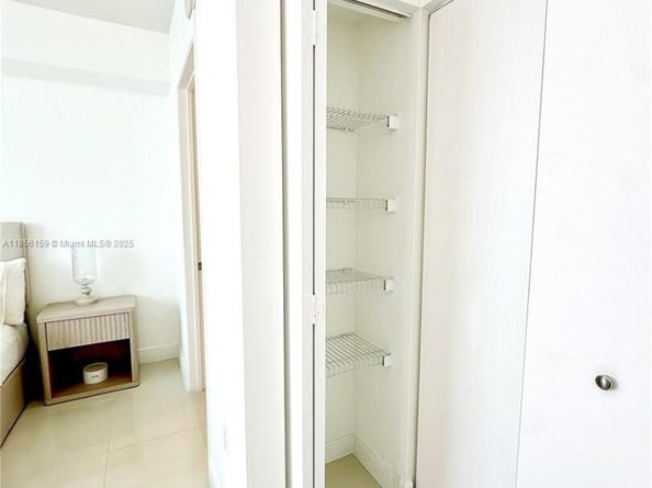 1861 NW S River Dr 2505, Miami FL 33125