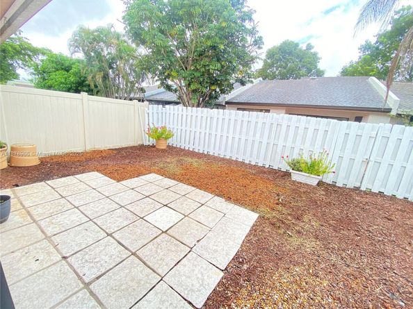 6729 NW 29th Way, Fort Lauderdale FL 33309