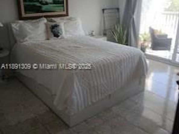 329 SE 3rd St 304S, Hallandale Beach FL 33009