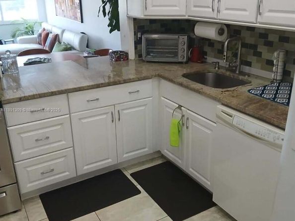 329 SE 3rd St 304S, Hallandale Beach FL 33009