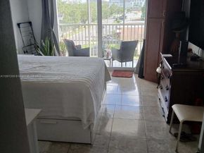 329 SE 3rd St 304S, Hallandale Beach FL 33009
