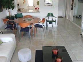 329 SE 3rd St 304S, Hallandale Beach FL 33009