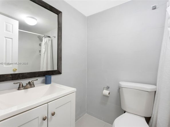 3527 NE 168th St 409, North Miami Beach FL 33160