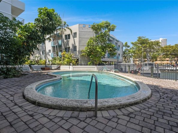 3527 NE 168th St 409, North Miami Beach FL 33160