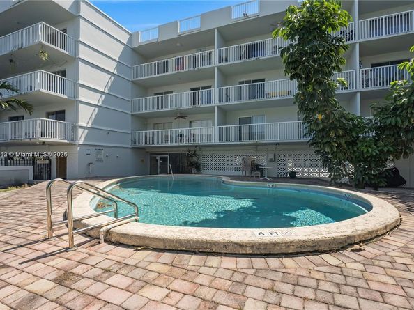 3527 NE 168th St 409, North Miami Beach FL 33160