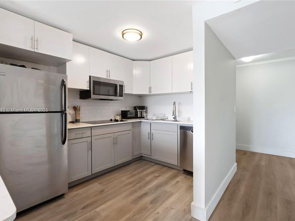 3527 NE 168th St 409, North Miami Beach FL 33160