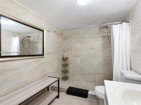 3527 NE 168th St 409, North Miami Beach FL 33160