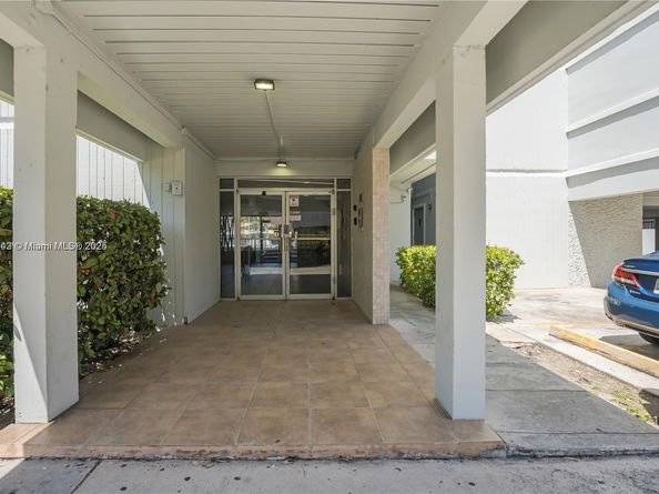 3527 NE 168th St 409, North Miami Beach FL 33160