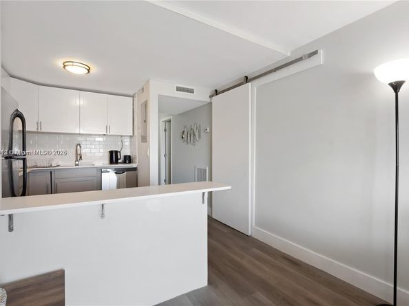 3527 NE 168th St 409, North Miami Beach FL 33160