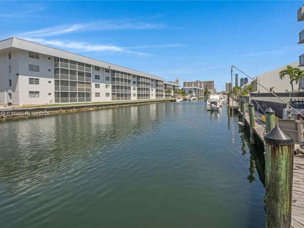 3527 NE 168th St 409, North Miami Beach FL 33160