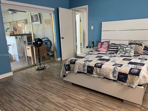 7110 SW 11th St, Pembroke Pines FL 33023