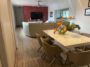 7110 SW 11th St, Pembroke Pines FL 33023