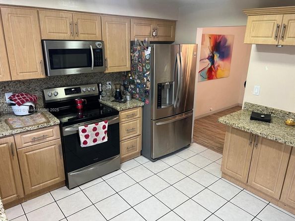 7110 SW 11th St, Pembroke Pines FL 33023