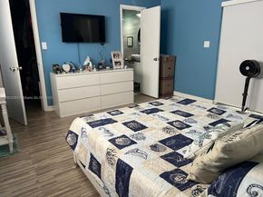 7110 SW 11th St, Pembroke Pines FL 33023