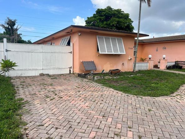 7110 SW 11th St, Pembroke Pines FL 33023
