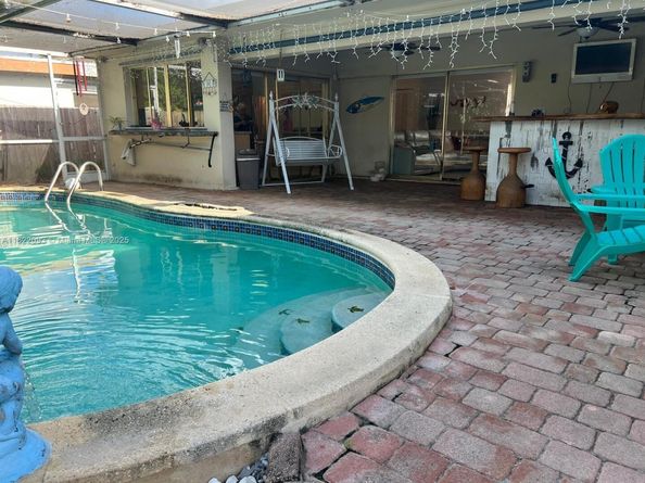 7110 SW 11th St, Pembroke Pines FL 33023