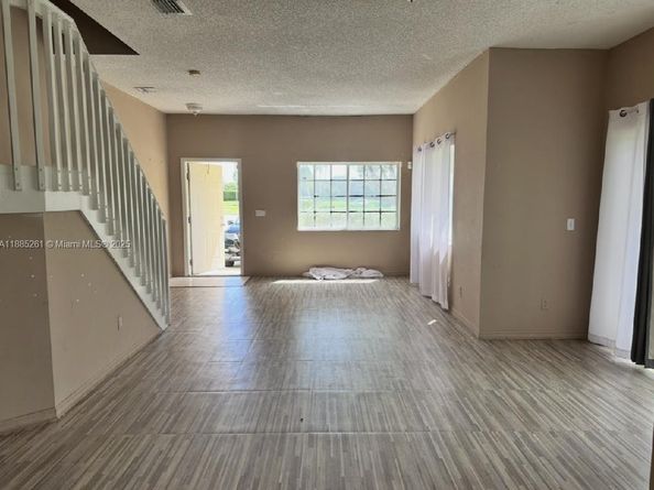 10161 SW 21st St, Miramar FL 33025