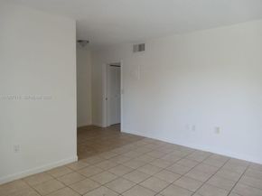 1975 NE 135th St 3C, North Miami FL 33181