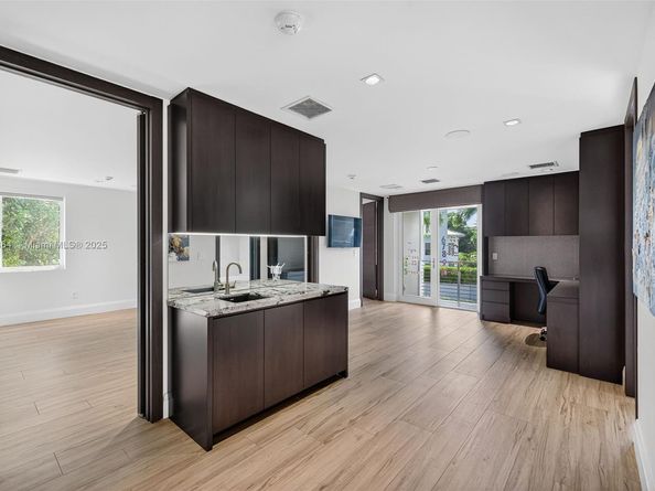 Undisclosed Address #A11858364, Fort Lauderdale FL 33316