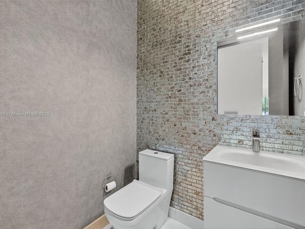 Undisclosed Address #A11858364, Fort Lauderdale FL 33316
