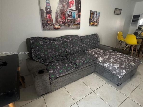 940 NE 33rd Ter 103, Homestead FL 33033