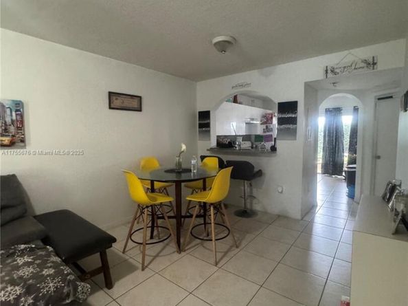 940 NE 33rd Ter 103, Homestead FL 33033