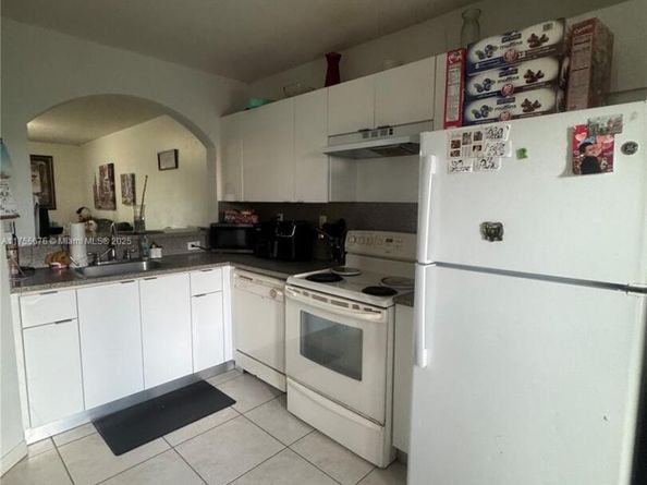 940 NE 33rd Ter 103, Homestead FL 33033