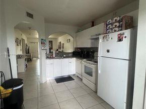 940 NE 33rd Ter 103, Homestead FL 33033