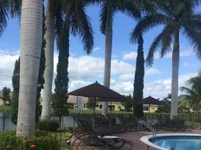 940 NE 33rd Ter 103, Homestead FL 33033