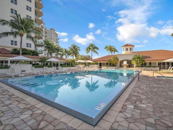 19900 E Country Club Dr 318, Aventura FL 33180