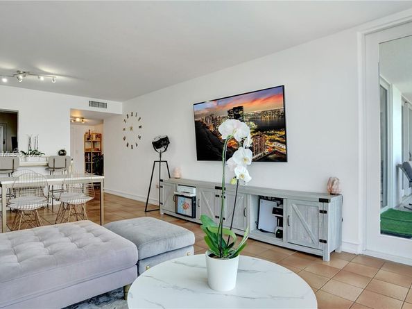 1228 West Ave 201, Miami Beach FL 33139