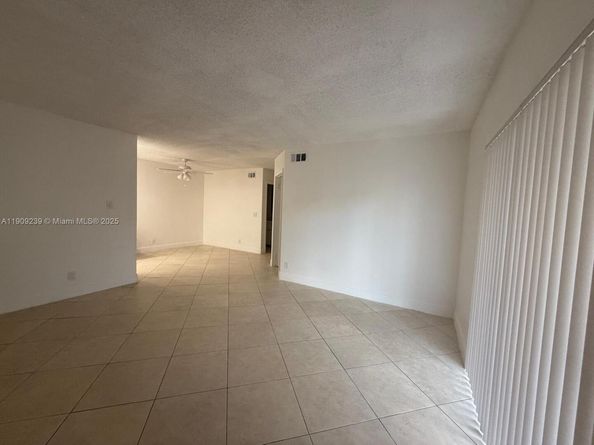 523 Trace Cir 105, Deerfield Beach FL 33441