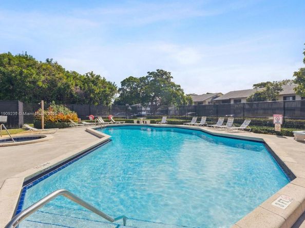 523 Trace Cir 105, Deerfield Beach FL 33441